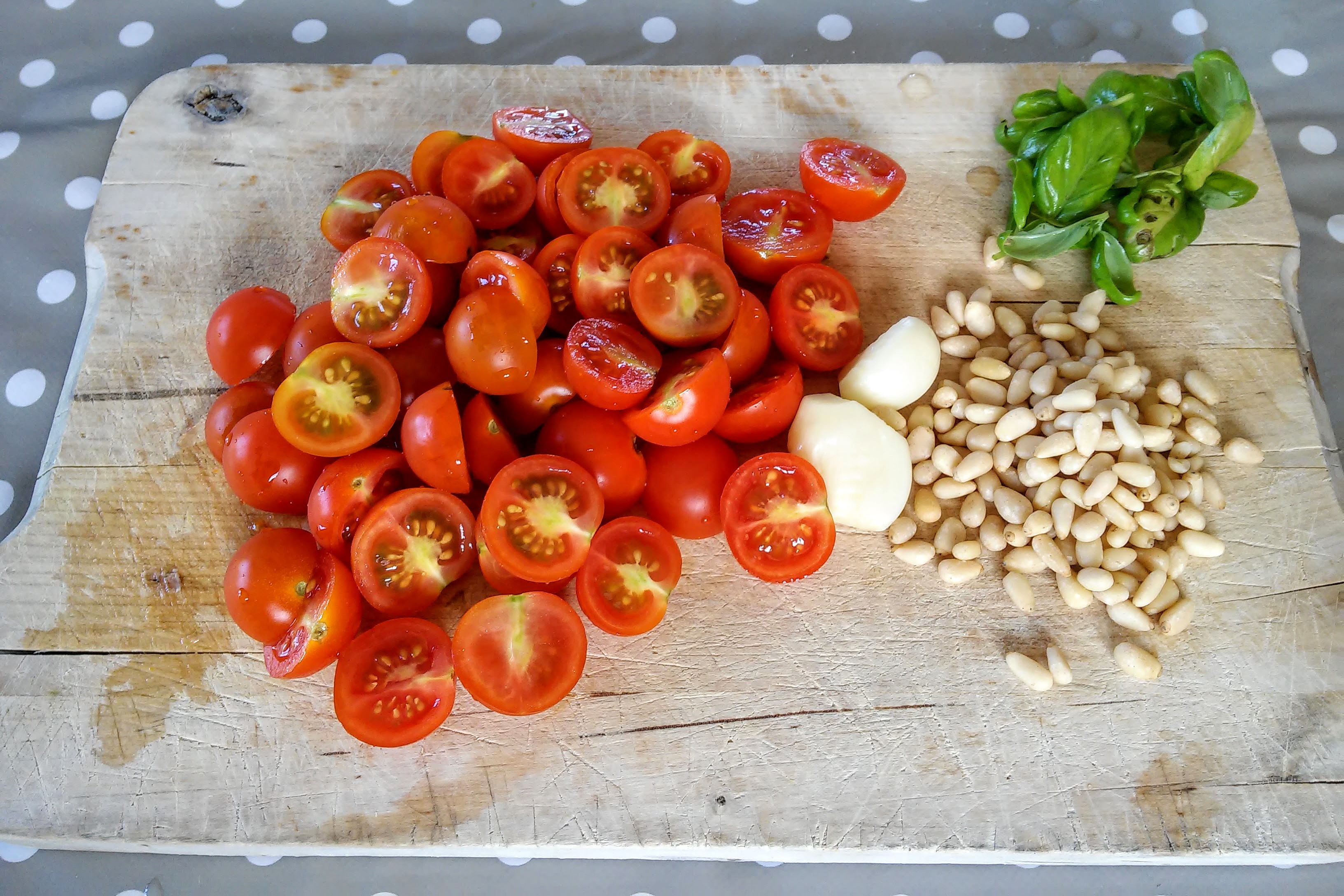 Burrata Et Pâtes Aux Tomates Cerises Confites Et Pignons | Les Recettes ...